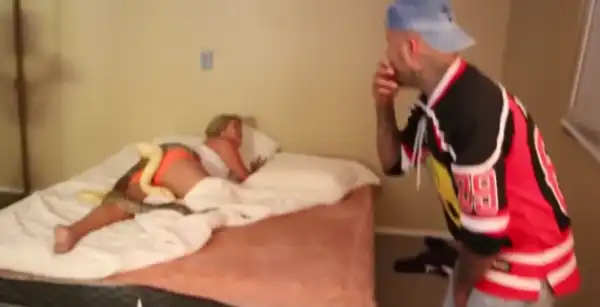 What an expensive joke! Man drops two giant pythons on his sleeping girlfriend and orders her not to move (Photos)